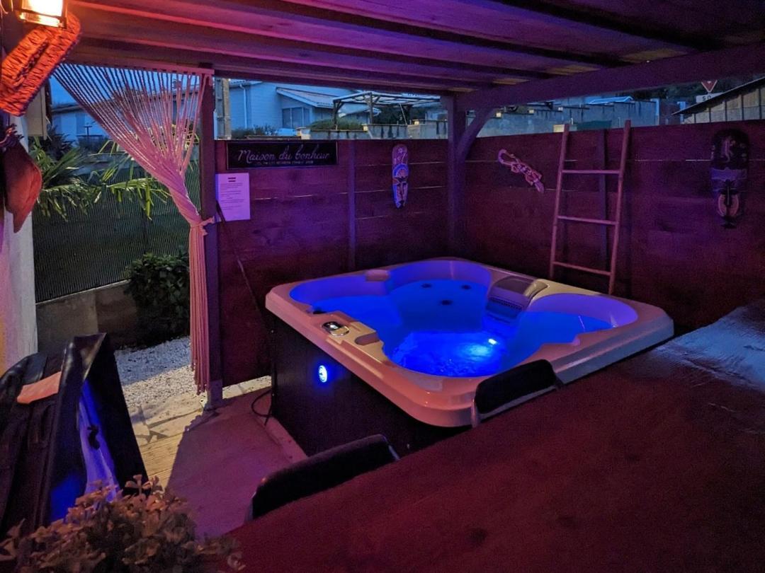 Love Room Avec Spa Nérac エクステリア 写真